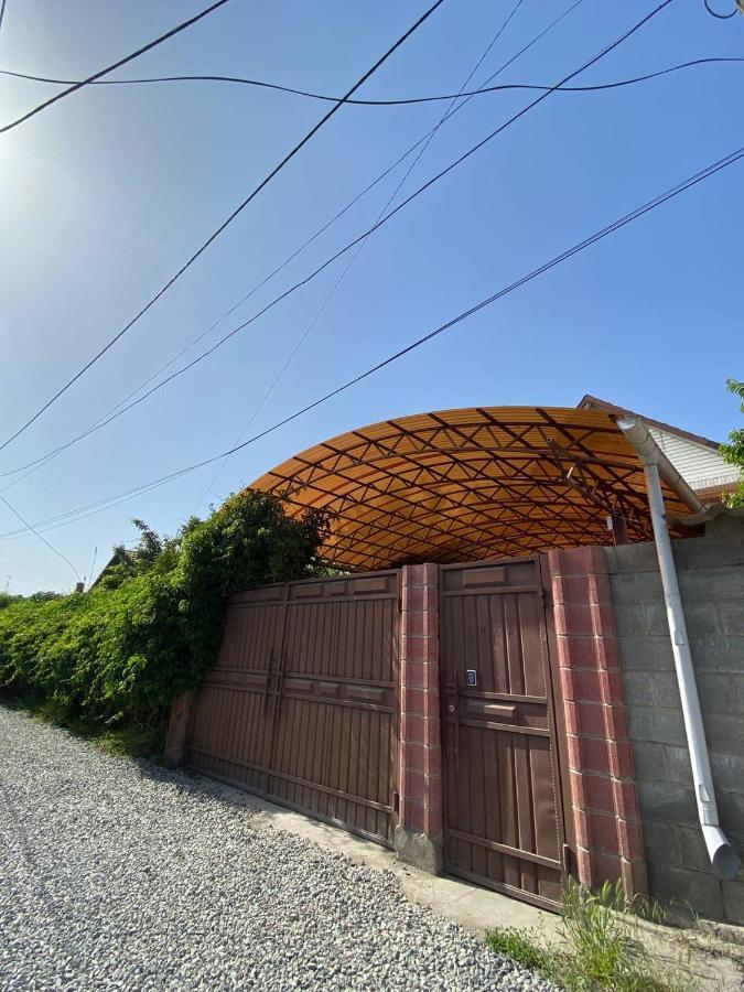 Hostel 4U Bishkek Exterior foto