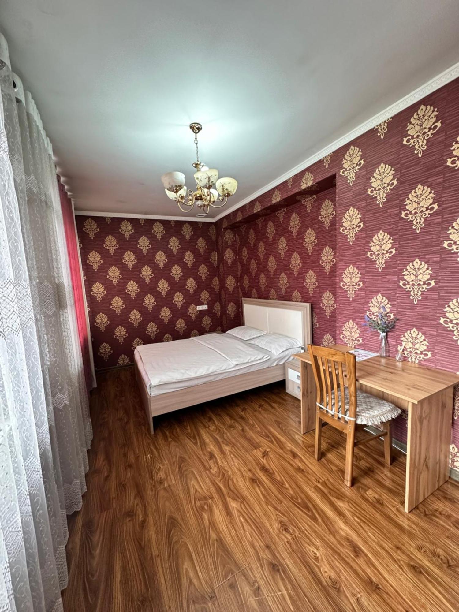 Hostel 4U Bishkek Exterior foto